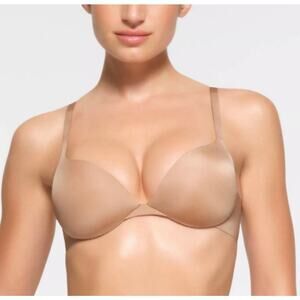 SKIMS Nude Seamless T-Shirt Plunge Bra